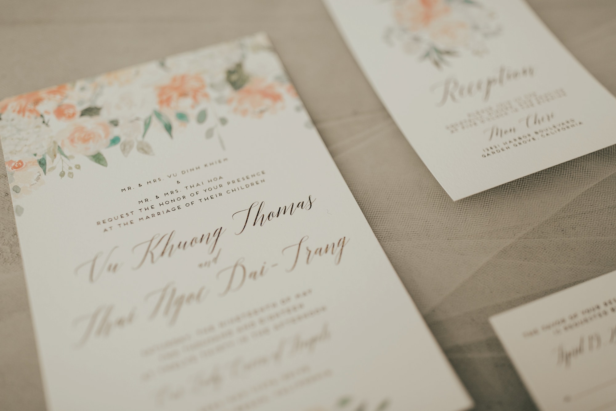 minimalist wedding invitation with flowers