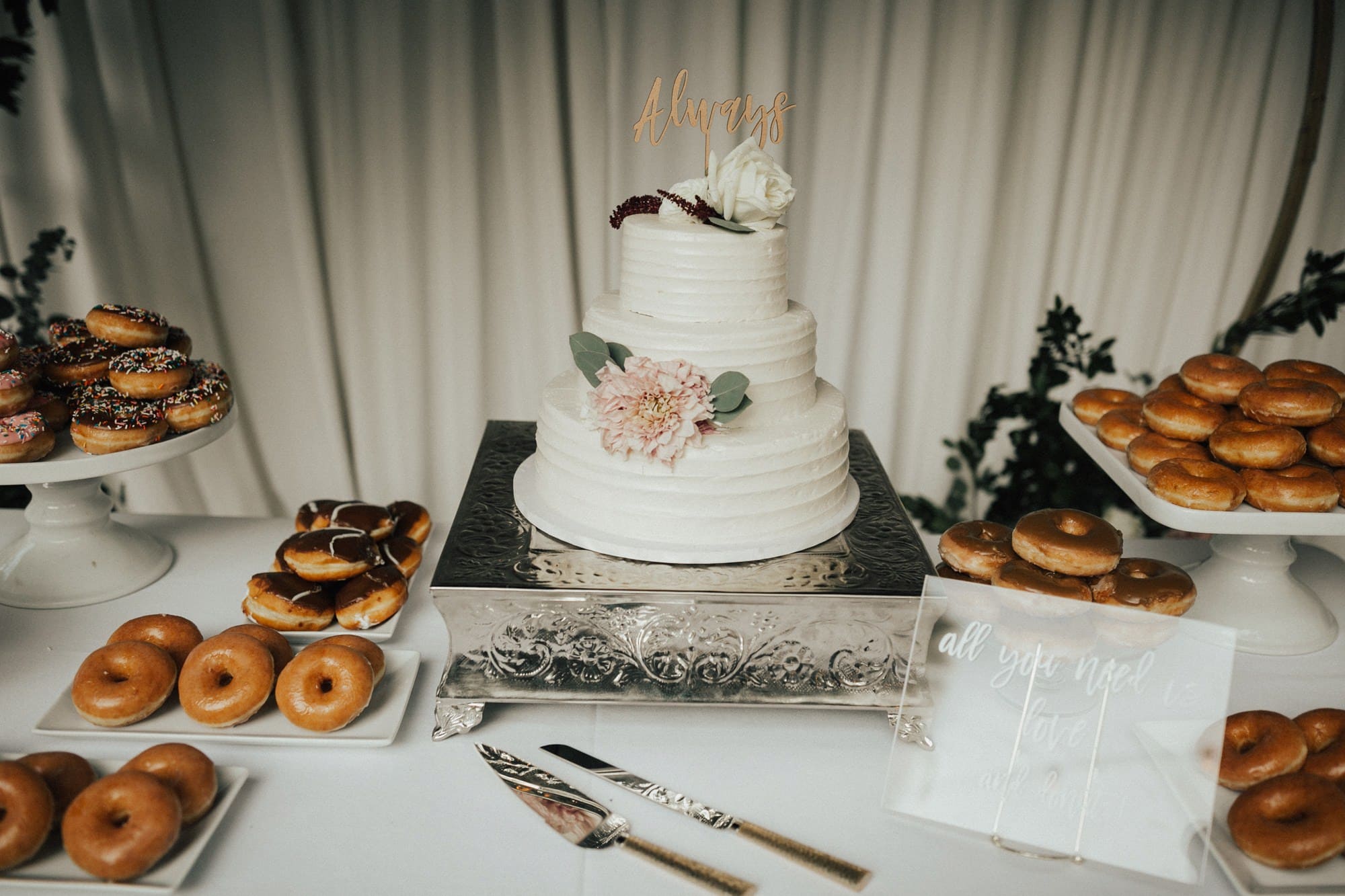 modern wedding cake table