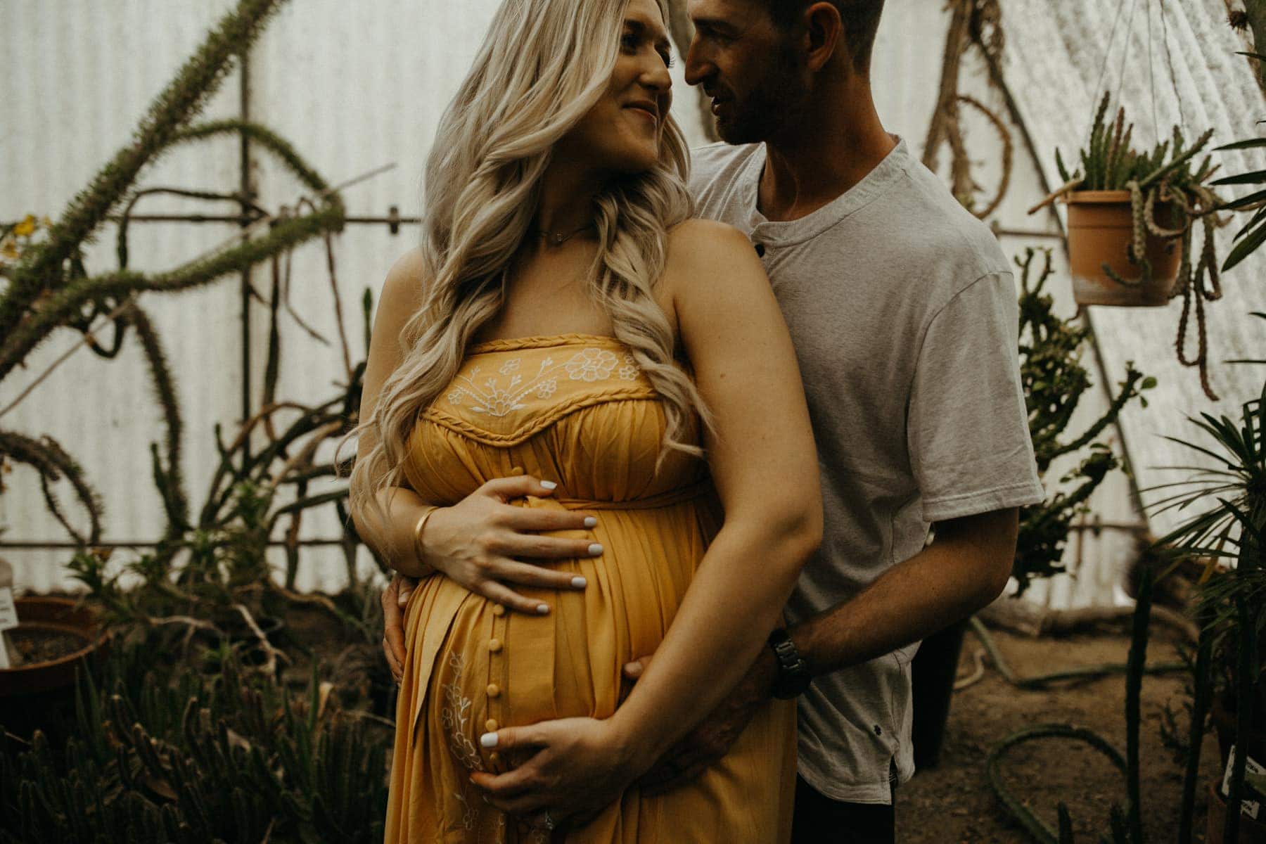 maternity session at moorten botanical garden