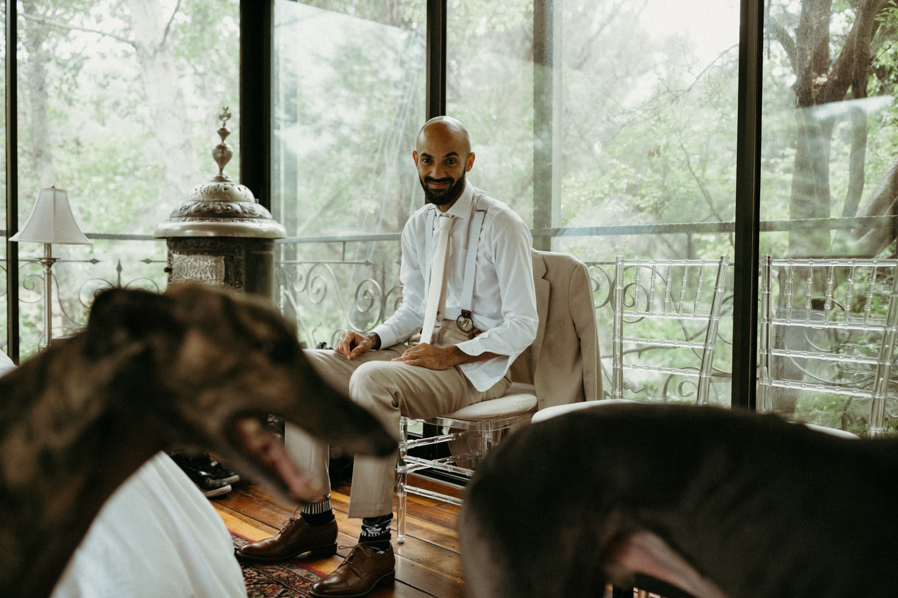 groom getting ready at houdini estate