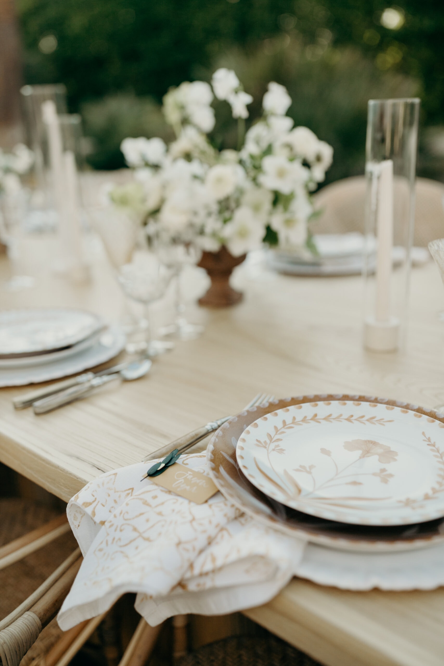 neutral wedding table settings