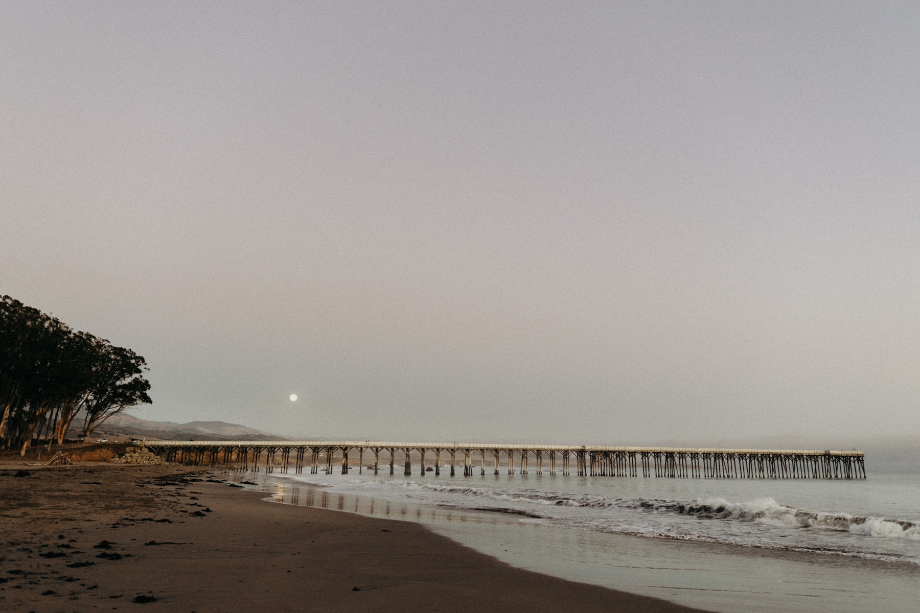 William Randolph Hearst Memorial Beach moon at dusk